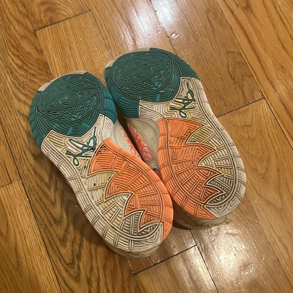 Nike Kyrie 6 N7 - Picture 10 of 10